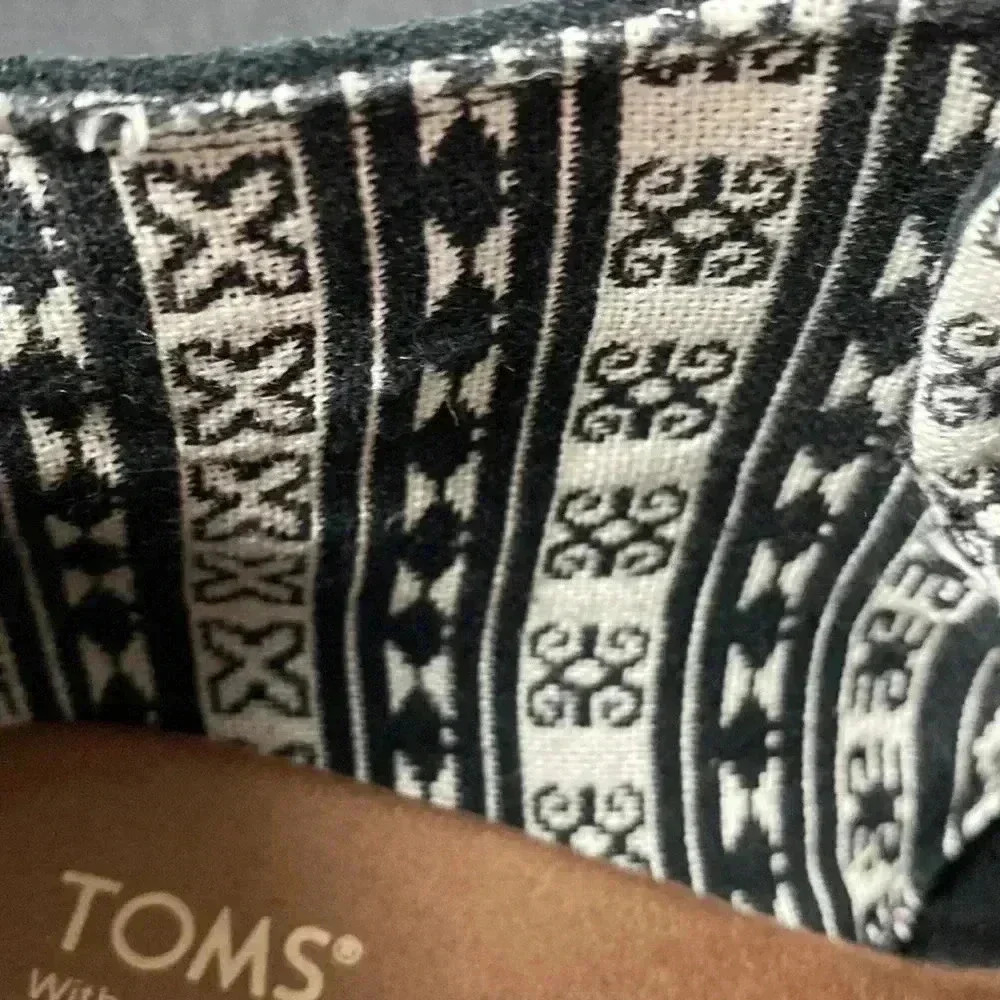 TOMS WO SIZE 8.5 BLACK WEDGE SHOES LACE UP PRINTED PATTERN INSIDE CLEAN - Picture 8 of 12